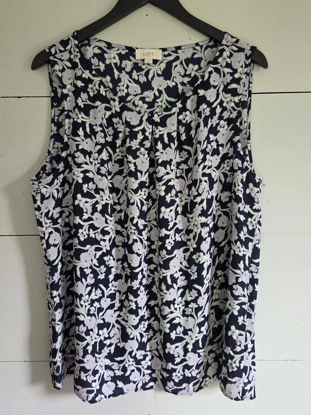 LOFT Outlet Navy White Floral Pleated Sleeveless Scoop Neck Tank Blouse XL